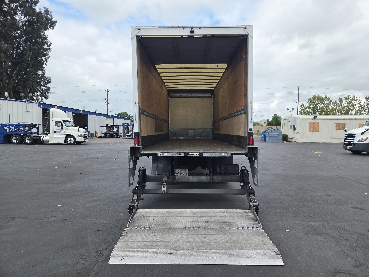 2019 Hino 268 in West Sacramento, CA — photo 9