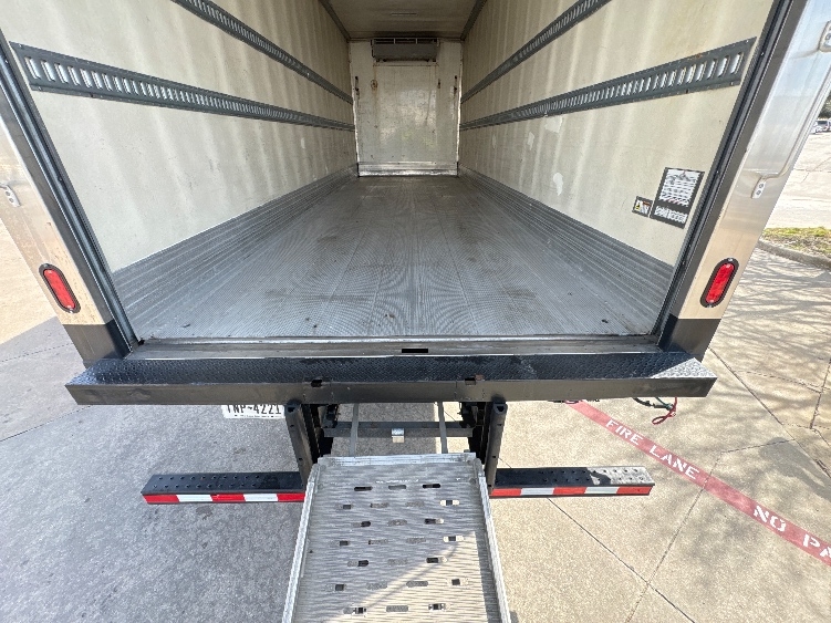2019 Hino 268 in Garland, TX — photo 10