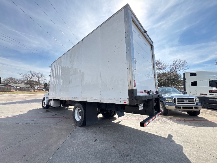 2019 Hino 268 in Garland, TX — photo 6
