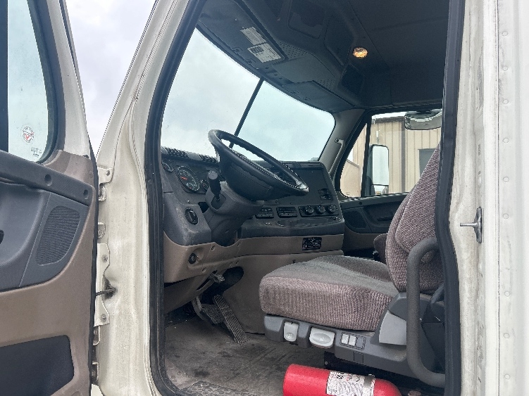 2019 Freightliner Cascadia in Indianapolis, IN — photo 10