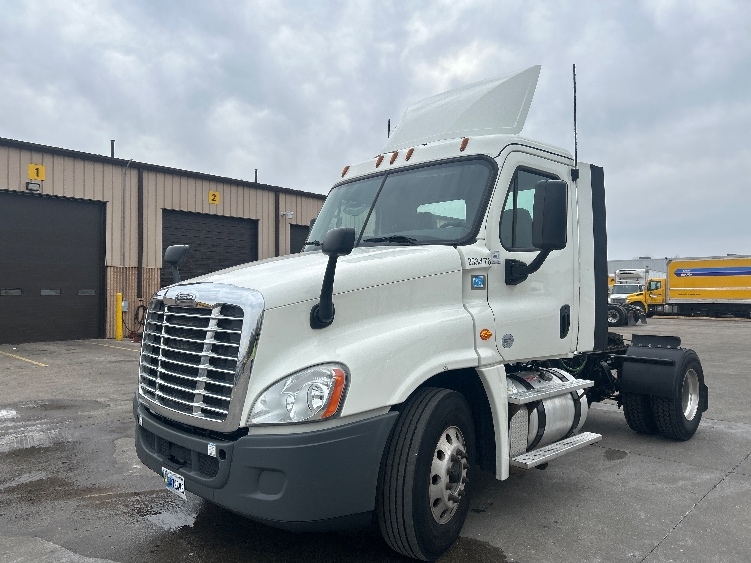 2019 Freightliner Cascadia in Indianapolis, IN — photo 3