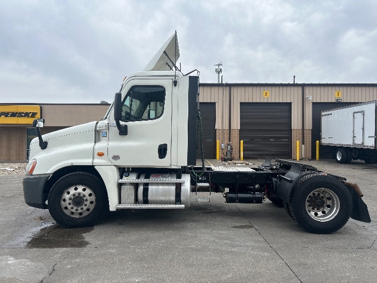 2019 Freightliner Cascadia in Indianapolis, IN — photo 4
