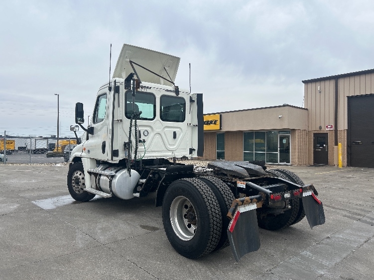 2019 Freightliner Cascadia in Indianapolis, IN — photo 5