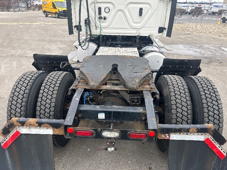 2019 Freightliner Cascadia in Indianapolis, IN — photo 6