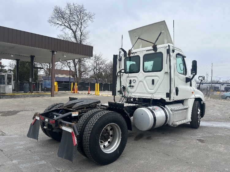 2019 Freightliner Cascadia in Indianapolis, IN — photo 7