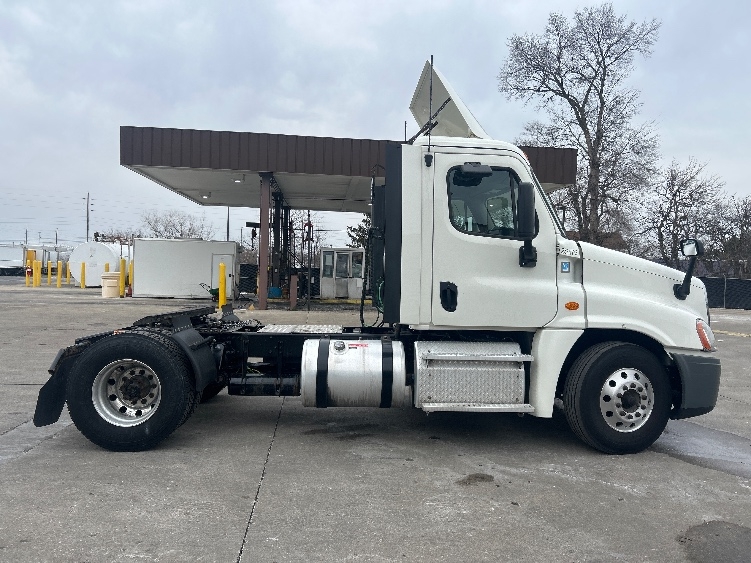 2019 Freightliner Cascadia in Indianapolis, IN — photo 8