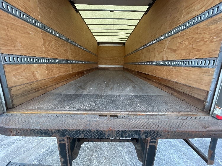 2021 Freightliner M2 112 in Indianapolis, IN — photo 9