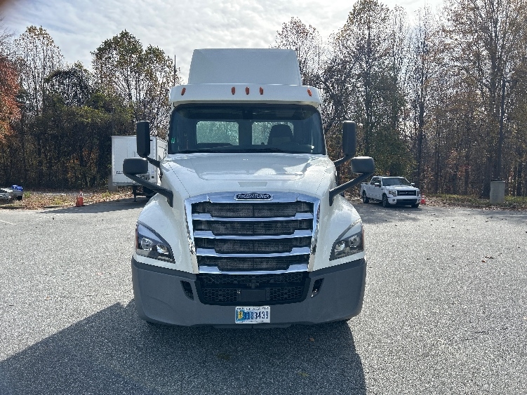 2019 Freightliner Cascadia in Greensboro, NC — photo 2