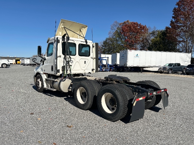 2019 Freightliner Cascadia in Greensboro, NC — photo 5