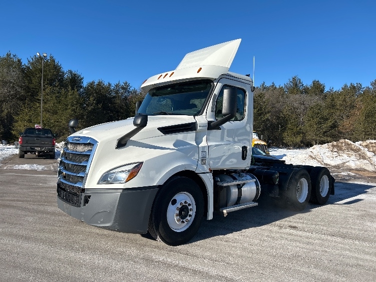 2019 Freightliner Cascadia in Brooklyn Park, MN — photo 3