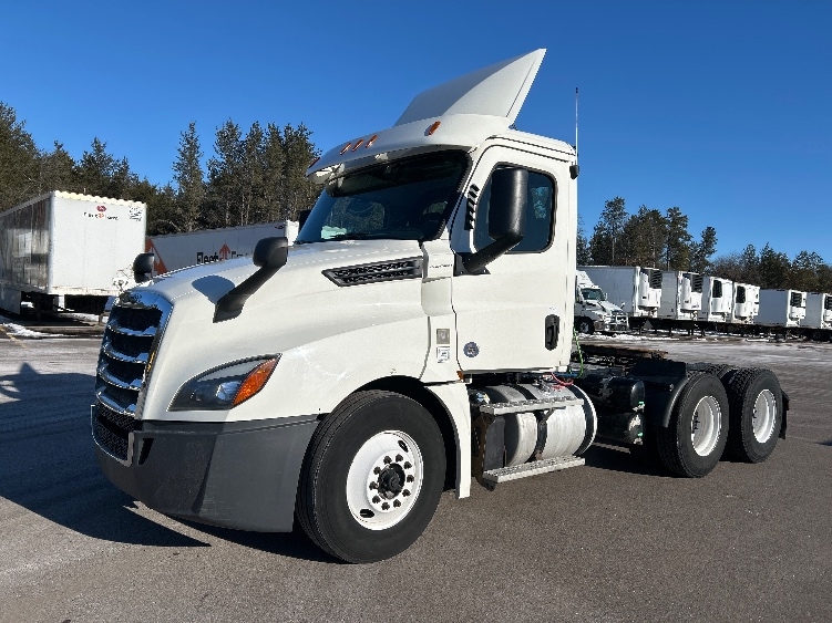 2019 Freightliner Cascadia in Brooklyn Park, MN — photo 3