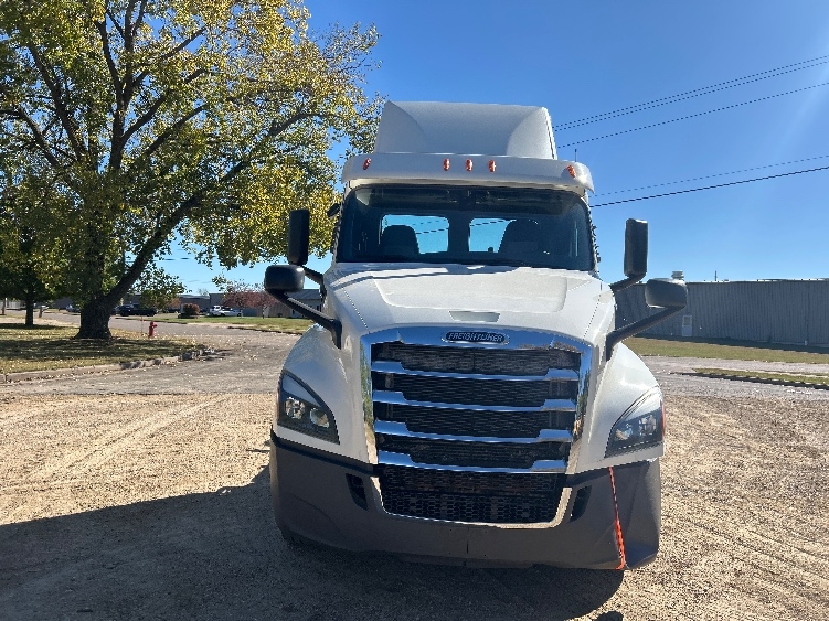 2019 Freightliner in Brooklyn Park, MN — photo 2