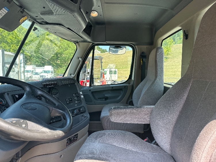 2019 Freightliner in Huntington, WV — photo 10