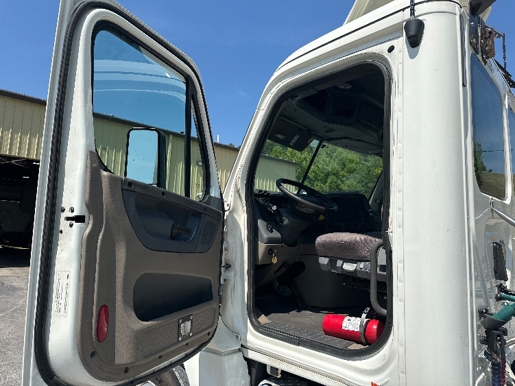 2019 Freightliner in Huntington, WV — photo 9