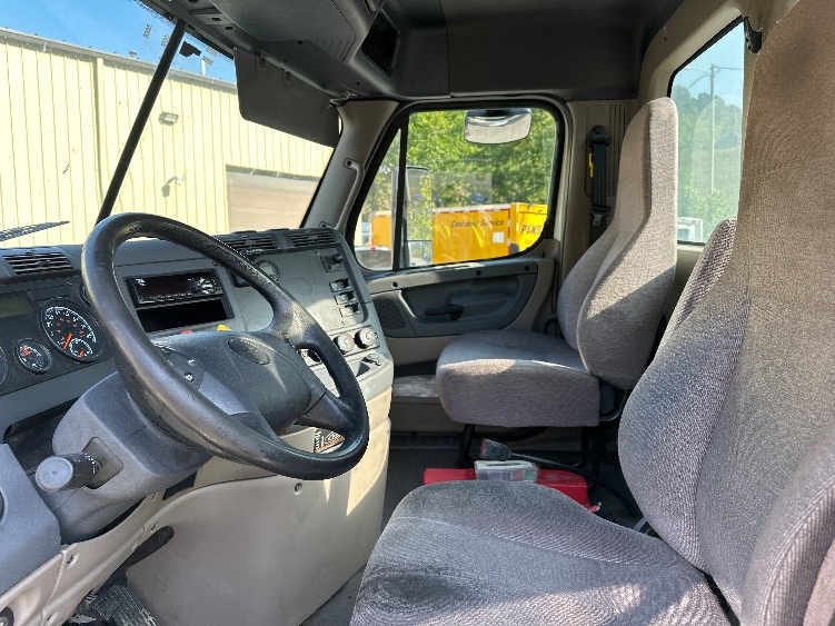 2019 Freightliner in Huntington, WV — photo 10