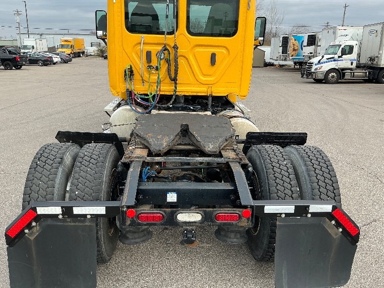 2019 Freightliner Cascadia in Piqua, OH — photo 6