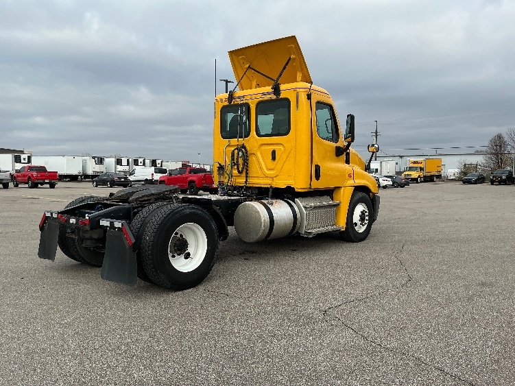 2019 Freightliner Cascadia in Piqua, OH — photo 7