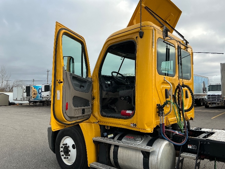 2019 Freightliner Cascadia in Piqua, OH — photo 9