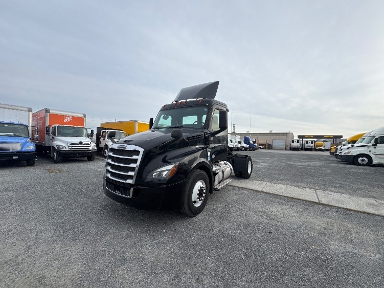2019 Freightliner Cascadia in Ocala, FL — photo 3