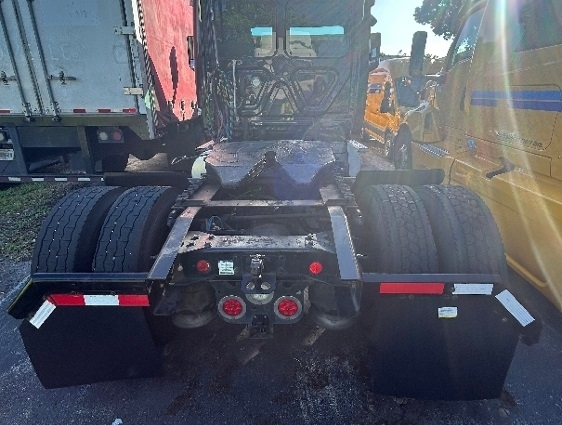 2019 Freightliner Cascadia in Medley, FL — photo 6
