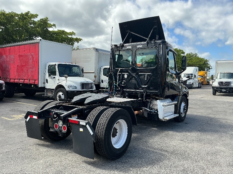 2019 Freightliner Cascadia in Medley, FL — photo 7