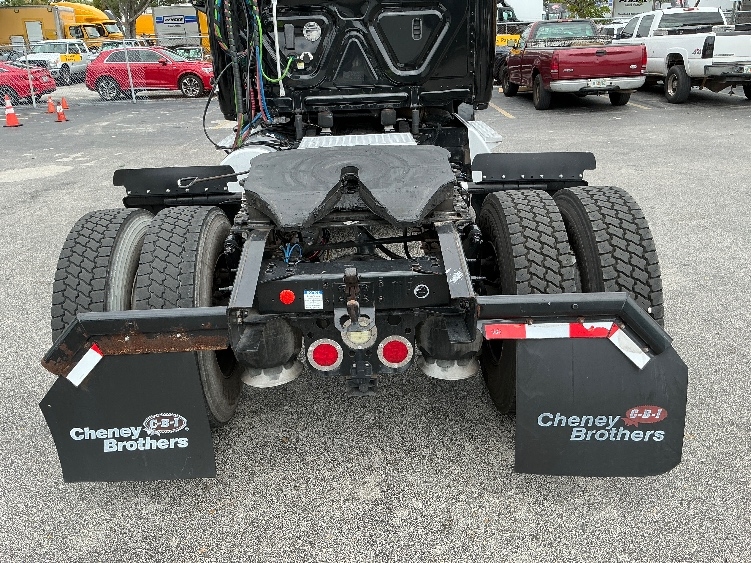 2019 Freightliner Cascadia in Medley, FL — photo 6