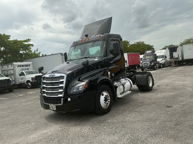 2019 Freightliner Cascadia in Medley, FL — photo 3
