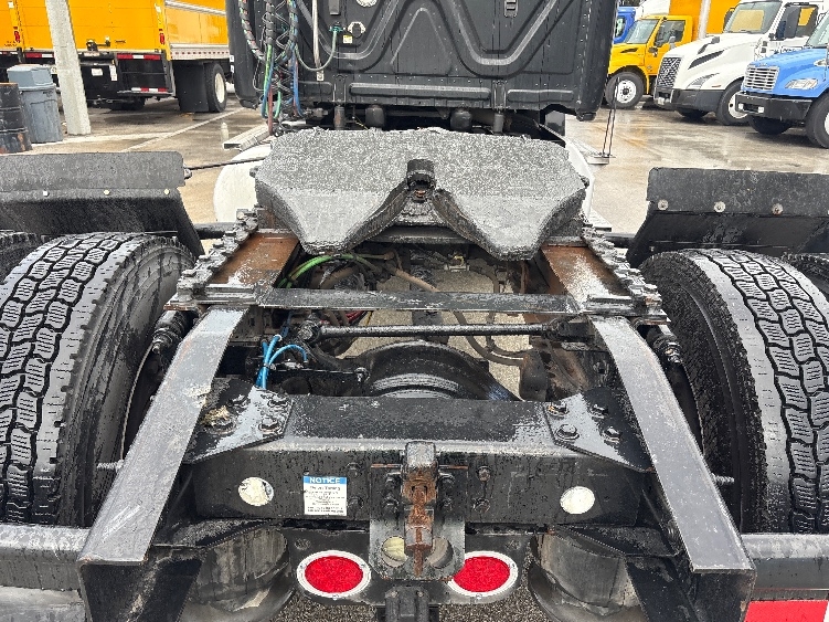 2019 Freightliner Cascadia in Medley, FL — photo 6