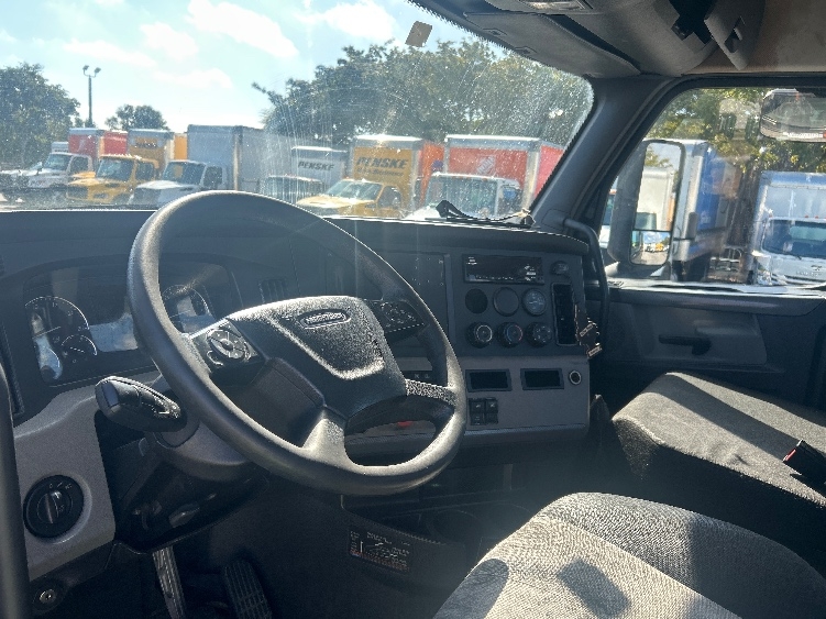 2019 Freightliner Cascadia in Medley, FL — photo 10
