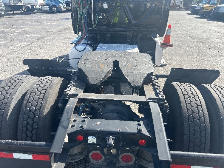 2019 Freightliner Cascadia in Medley, FL — photo 6