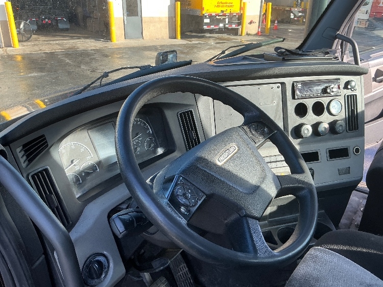 2019 Freightliner in Riviera Beach, FL — photo 10