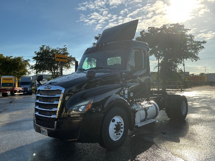 2019 Freightliner in Riviera Beach, FL — photo 3