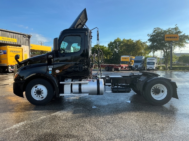 2019 Freightliner in Riviera Beach, FL — photo 4
