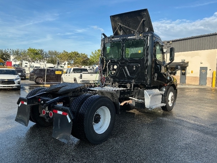 2019 Freightliner in Riviera Beach, FL — photo 7