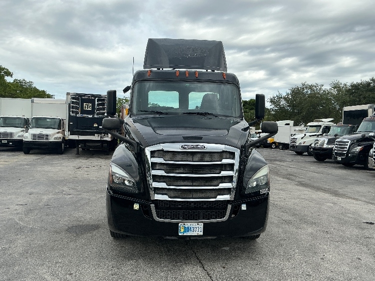 2019 Freightliner in Medley, FL — photo 2