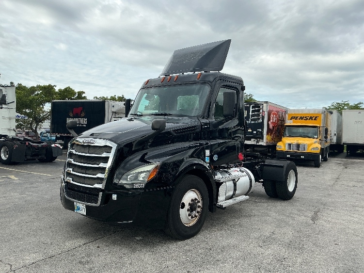 2019 Freightliner in Medley, FL — photo 3