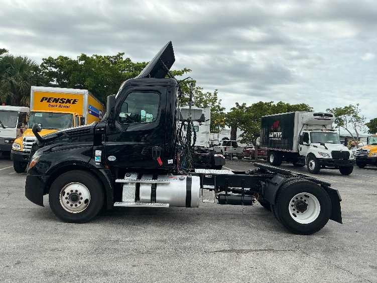 2019 Freightliner in Medley, FL — photo 4