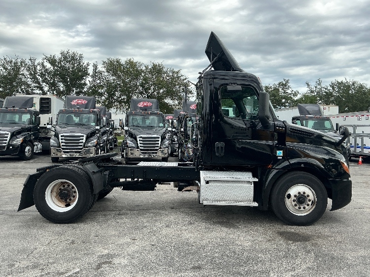 2019 Freightliner in Medley, FL — photo 8