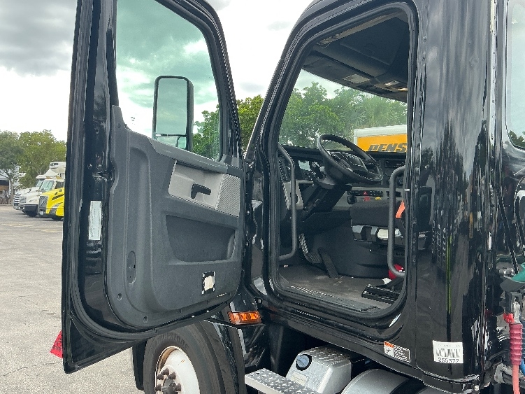 2019 Freightliner in Medley, FL — photo 9