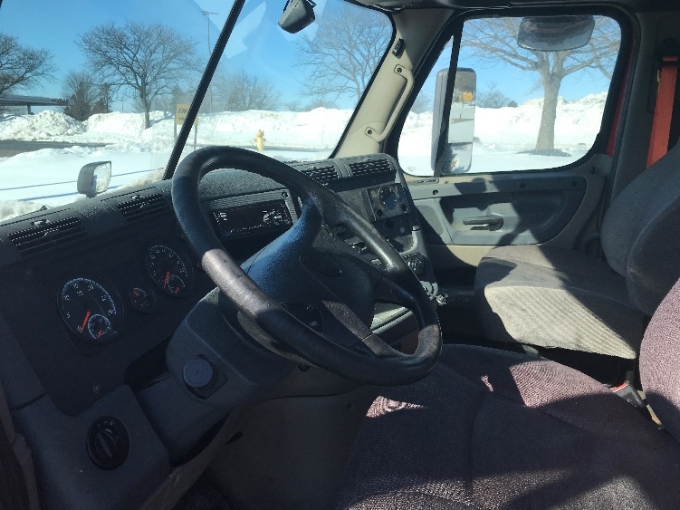 2019 Freightliner Cascadia in Allentown, PA — photo 10