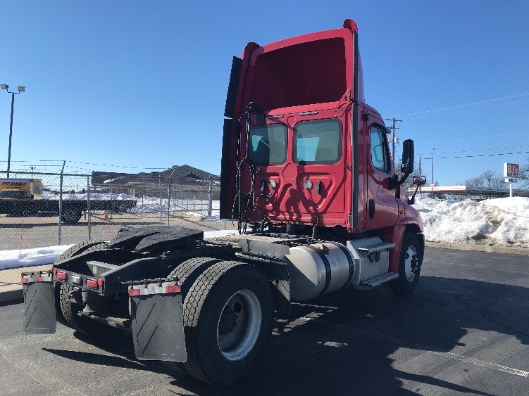 2019 Freightliner Cascadia in Allentown, PA — photo 7
