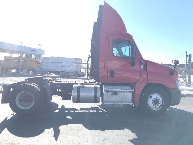 2019 Freightliner Cascadia in Allentown, PA — photo 8