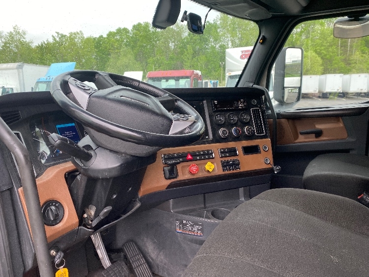 2019 Freightliner Cascadia in Binghamton, NY — photo 10