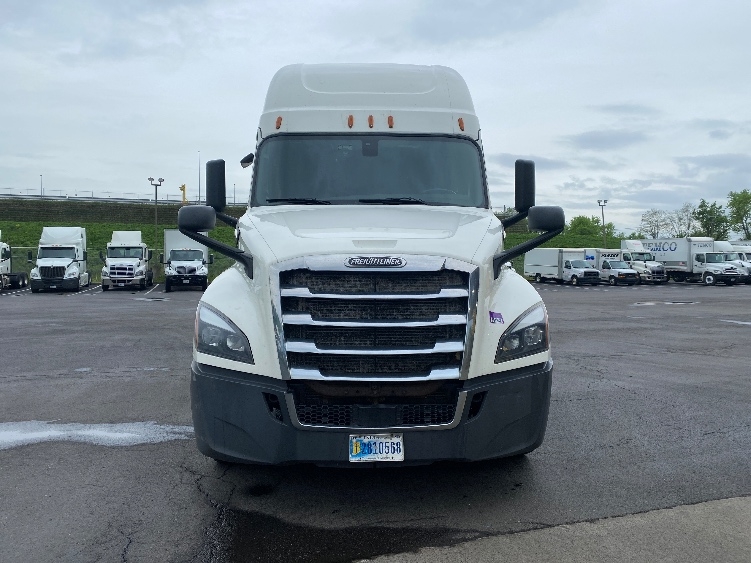 2019 Freightliner Cascadia in Binghamton, NY — photo 2