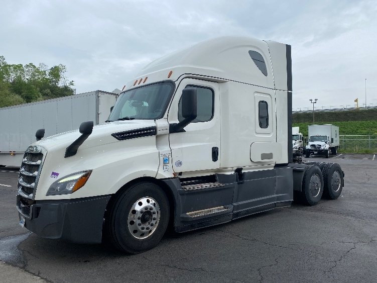 2019 Freightliner Cascadia in Binghamton, NY — photo 3