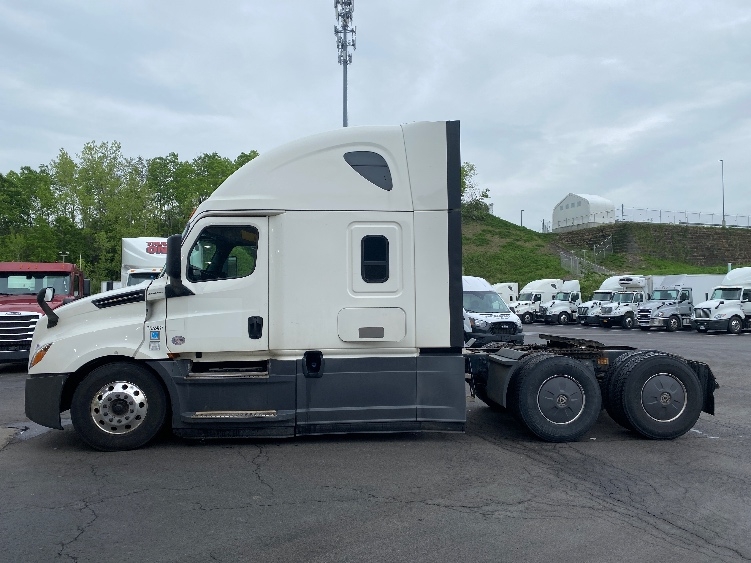 2019 Freightliner Cascadia in Binghamton, NY — photo 4