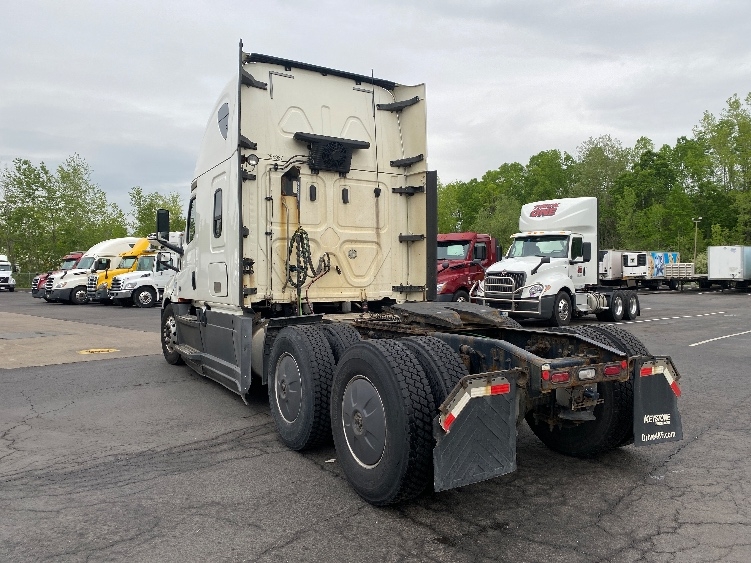 2019 Freightliner Cascadia in Binghamton, NY — photo 5