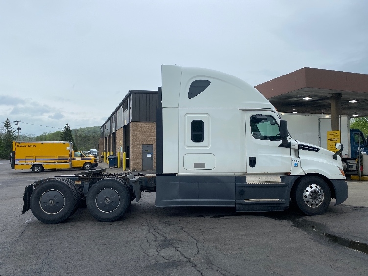 2019 Freightliner Cascadia in Binghamton, NY — photo 8
