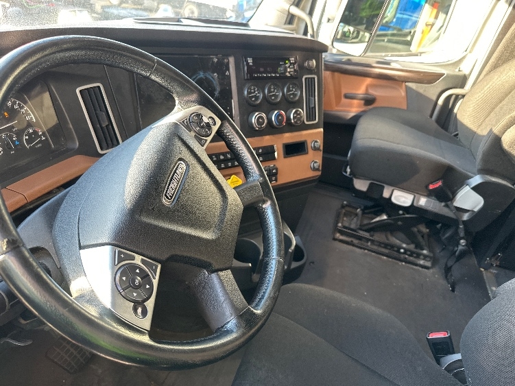 2019 Freightliner Cascadia in Monmouth Junction, NJ — photo 10