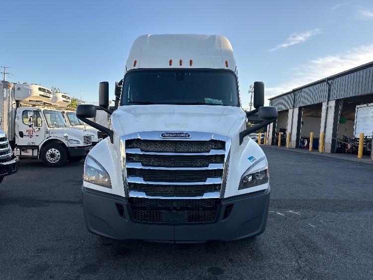 2019 Freightliner Cascadia in Monmouth Junction, NJ — photo 2